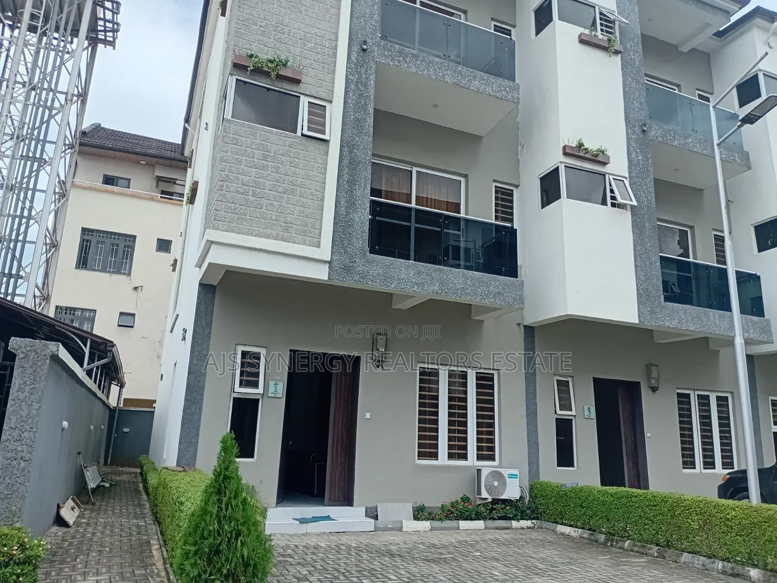 Furnished 4bdrm Apartment in Ilasan, Ikate for sale in Ikate