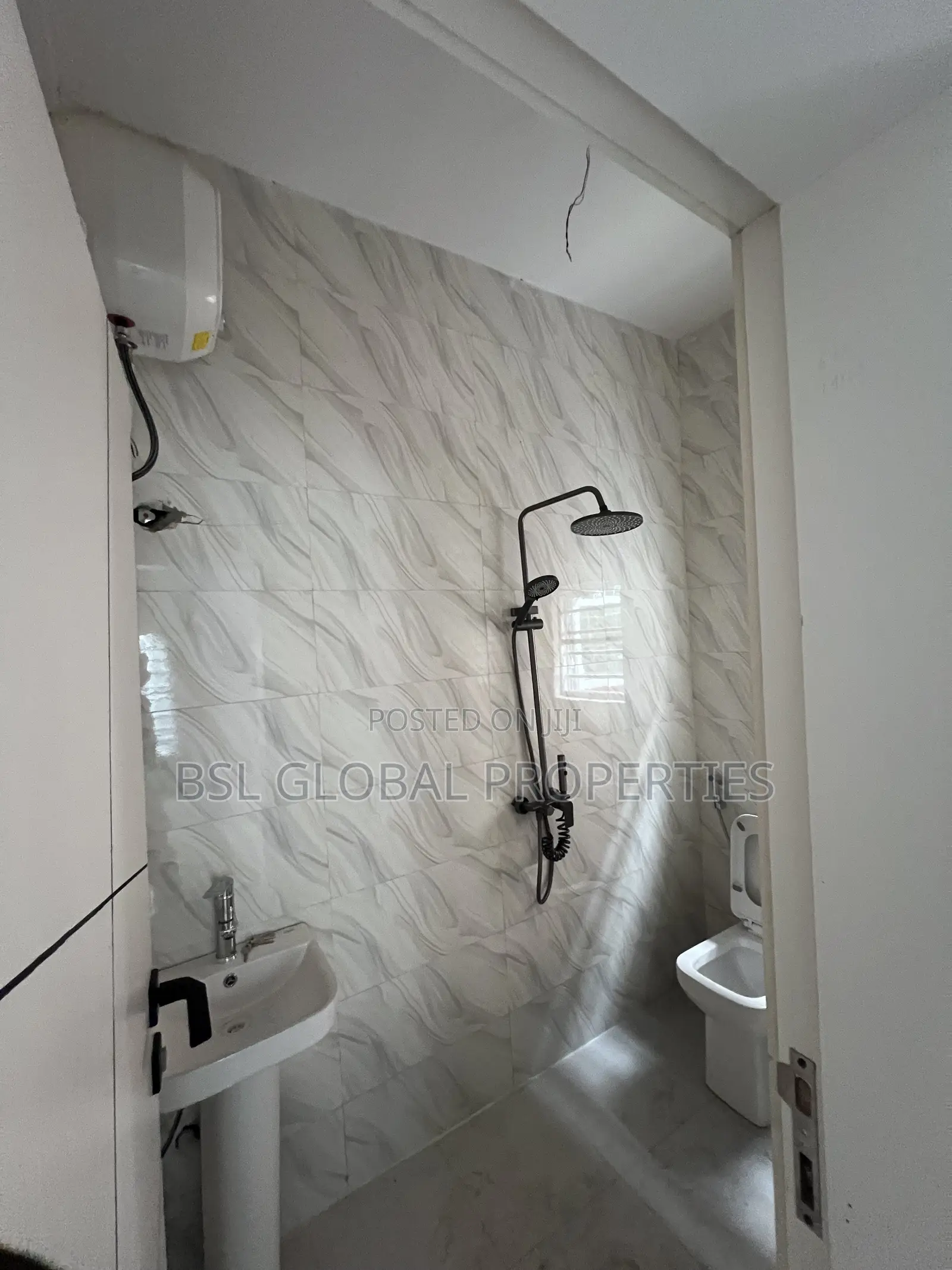3bdrm Block of Flats in Olowora, Omole Phase 2 for rent in Omole Phase 2