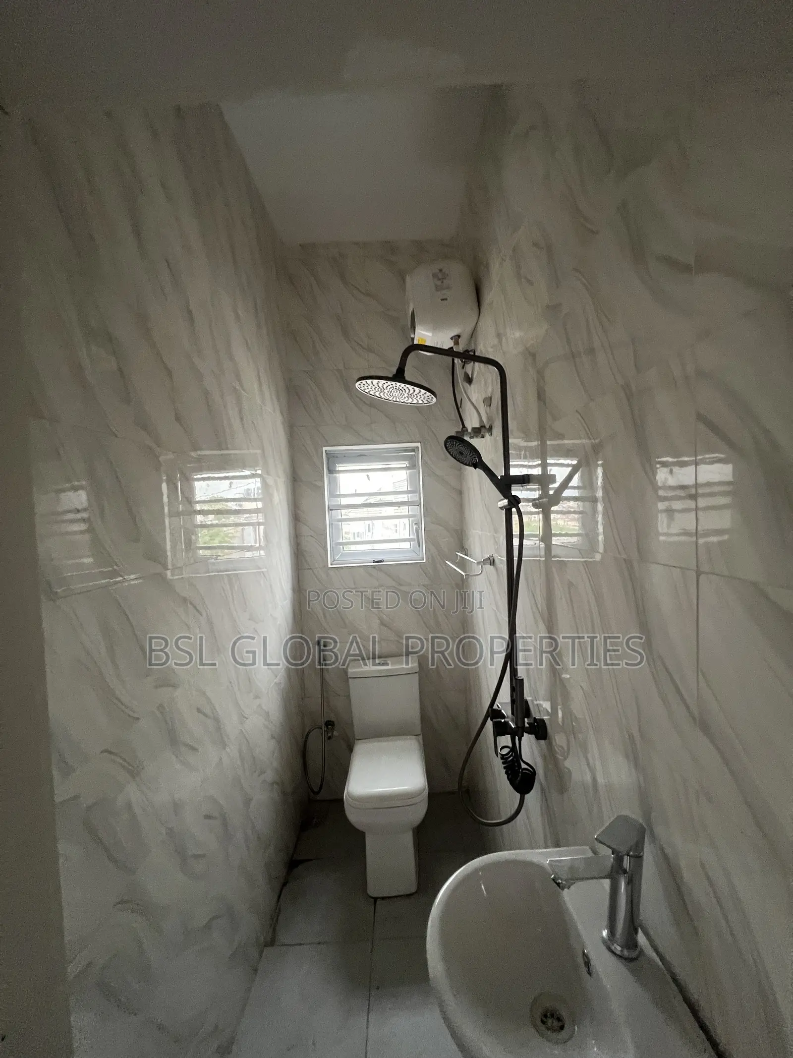 3bdrm Block of Flats in Olowora, Omole Phase 2 for rent in Omole Phase 2
