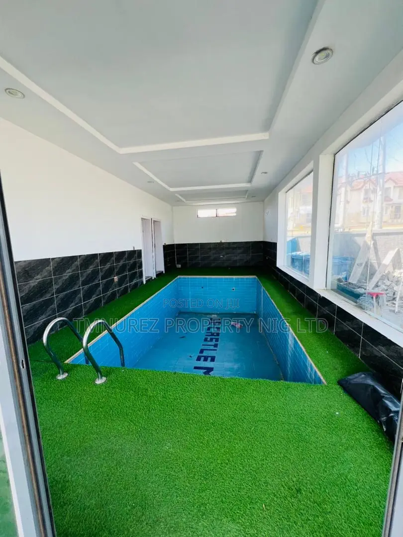 4bdrm Duplex in Inside An Estate, Chevron for rent in Chevron