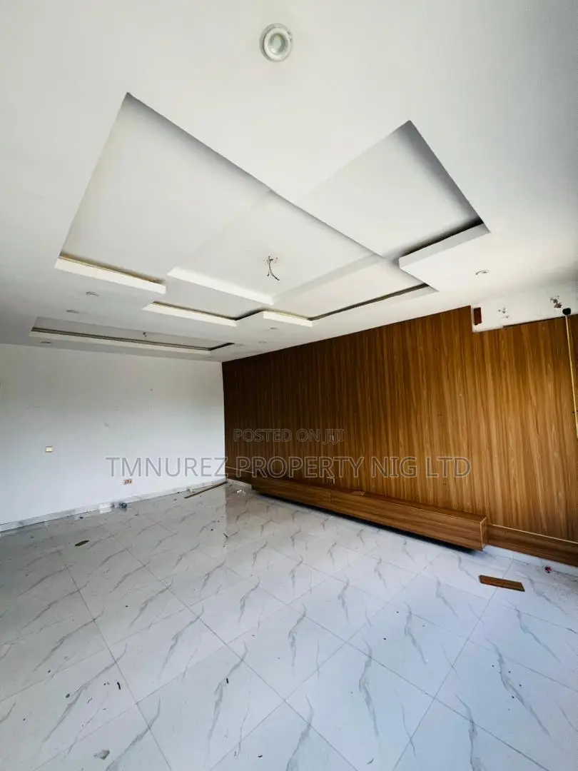 4bdrm Duplex in Inside An Estate, Chevron for rent in Chevron