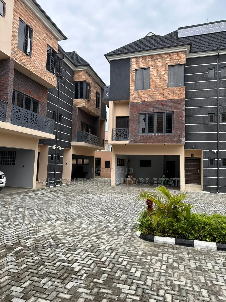 4bdrm Apartment in Ilasan Residences, Ikate for sale in Ikate