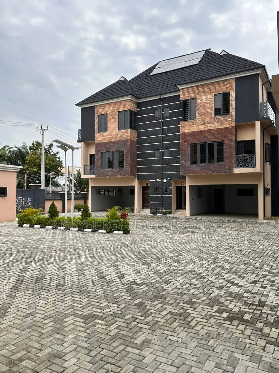 4bdrm Apartment in Ilasan Residences, Ikate for sale in Ikate