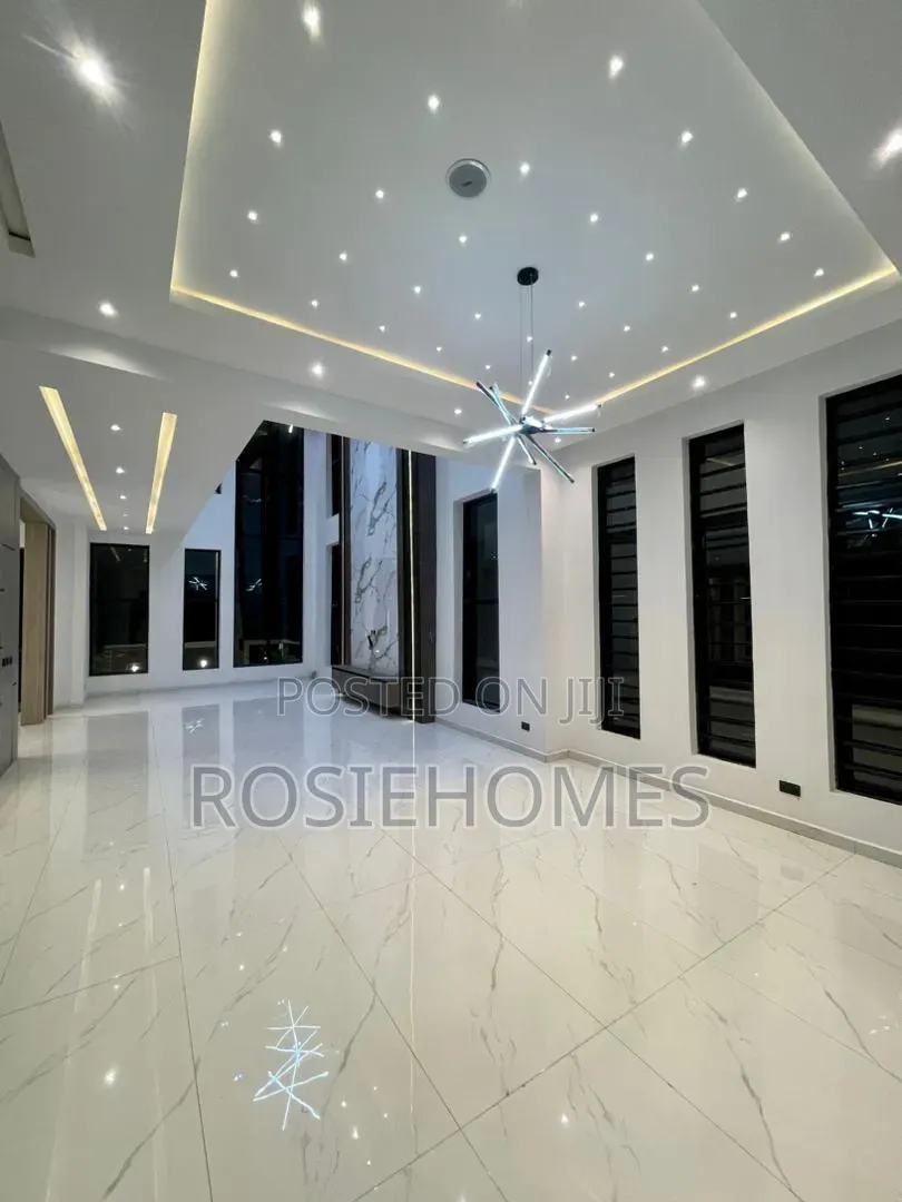 5bdrm Duplex in Lekki Country Home for sale in Lekki Expressway