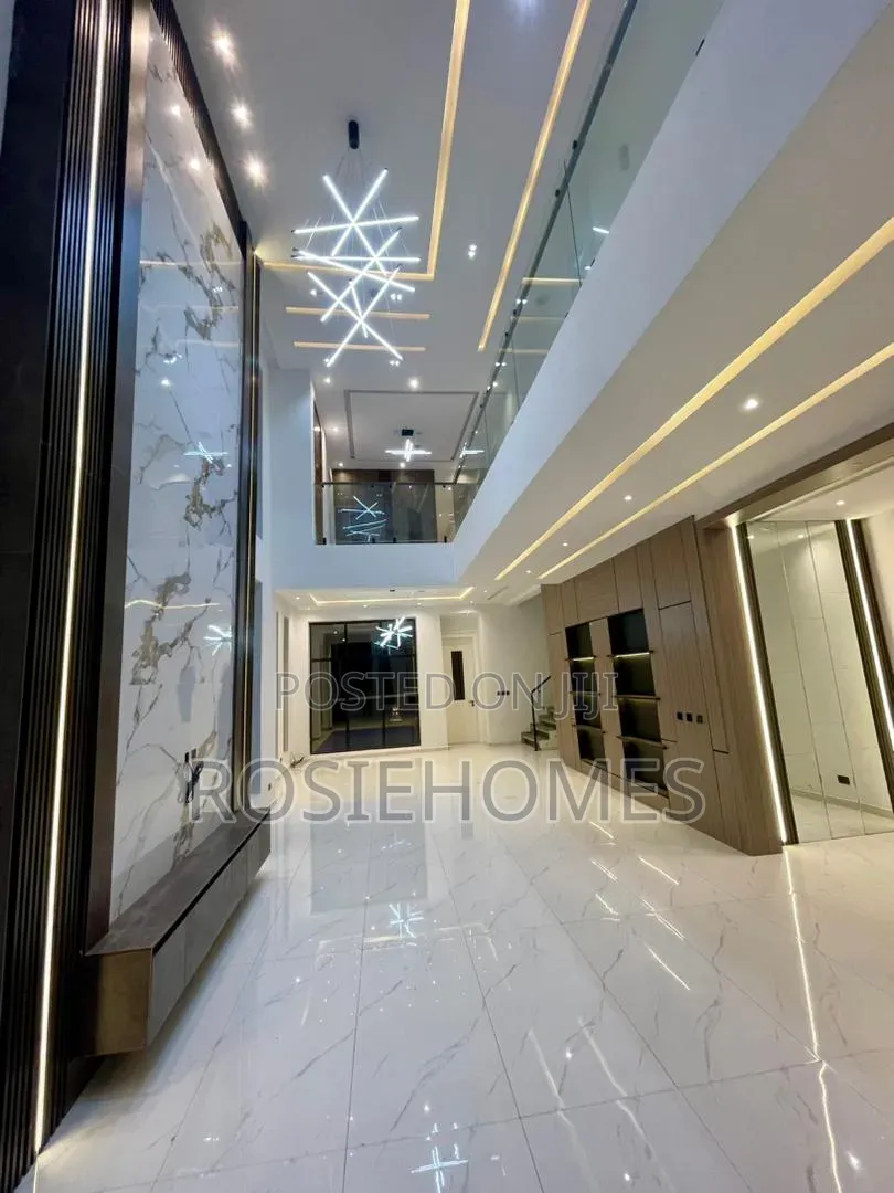 5bdrm Duplex in Lekki Country Home for sale in Lekki Expressway
