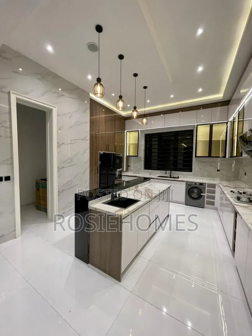 5bdrm Duplex in Lekki Country Home for sale in Lekki Expressway