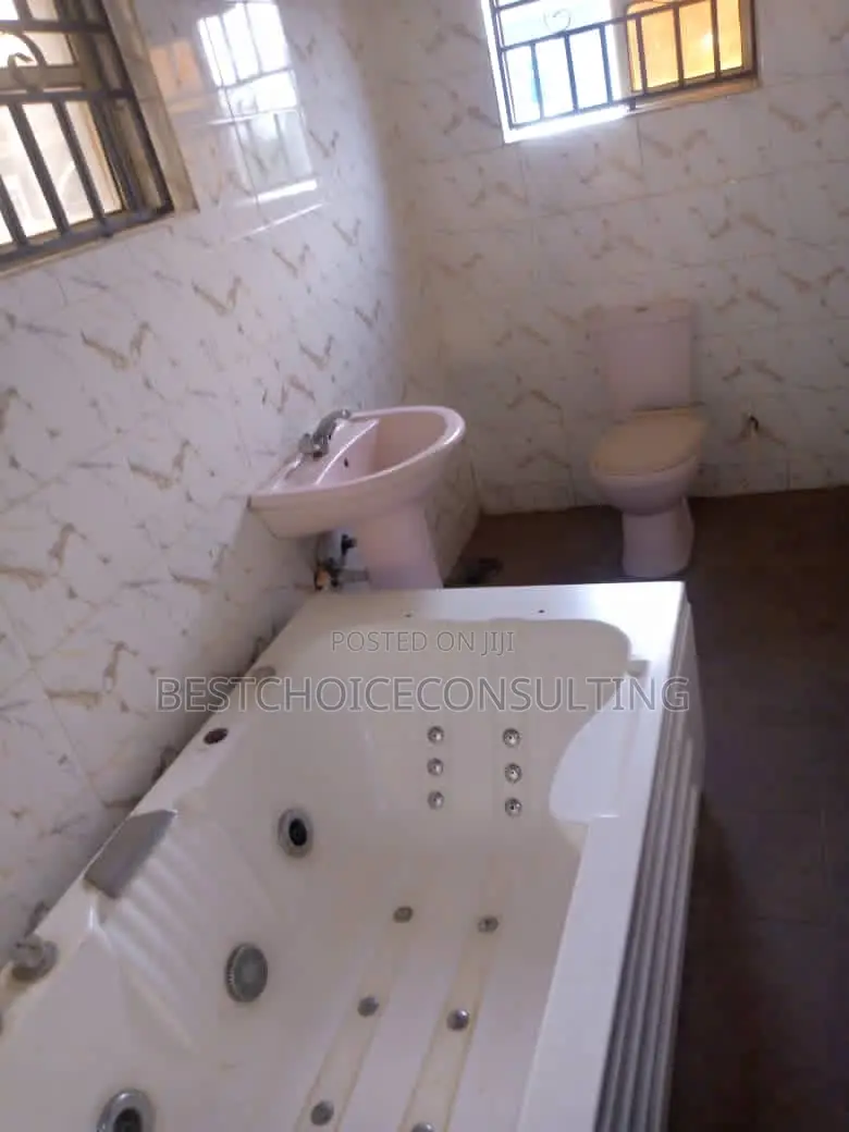Furnished 14bdrm Shared Apartment in Ologuneru, Eleyele for rent in Eleyele