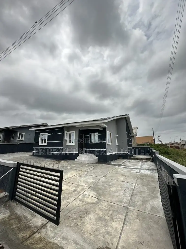 Furnished 3bdrm Bungalow in Idishin for sale in Idishin