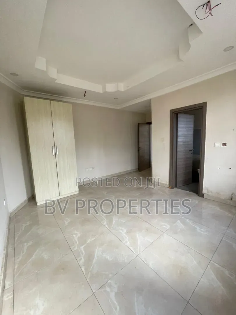 Mini Flat in Chevron for rent in Chevron