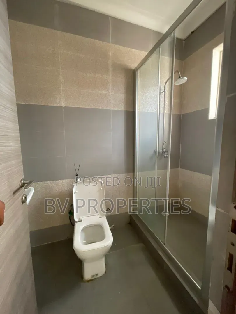 Mini Flat in Chevron for rent in Chevron