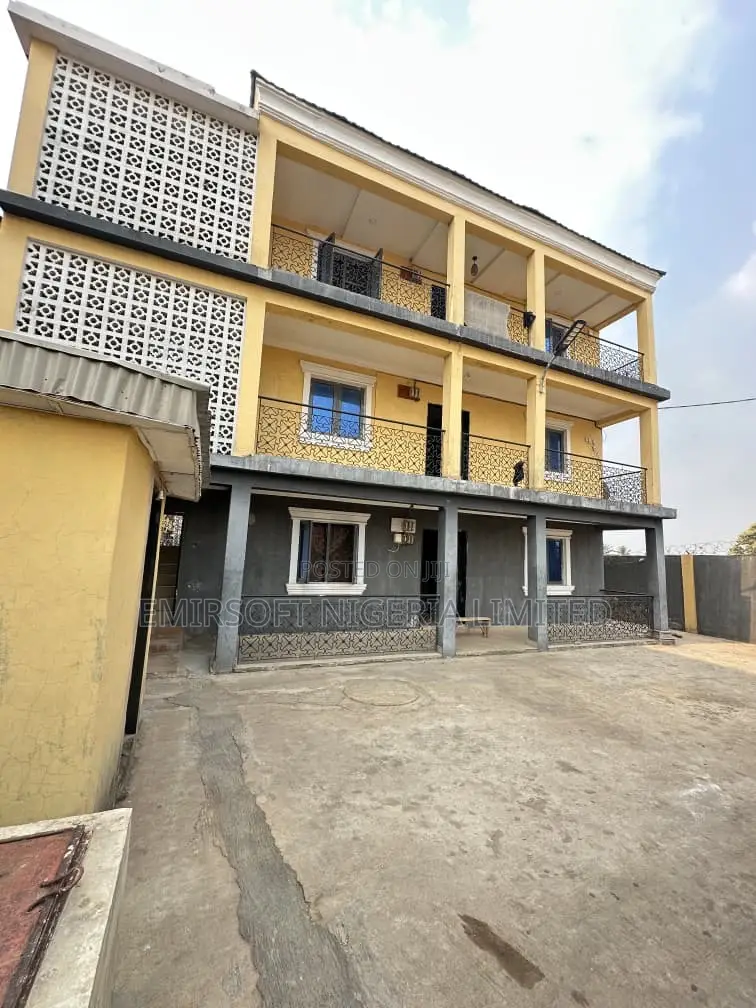 Furnished 18bdrm Apartment in Agodi for sale in Agodi