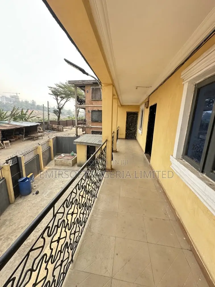 Furnished 18bdrm Apartment in Agodi for sale in Agodi