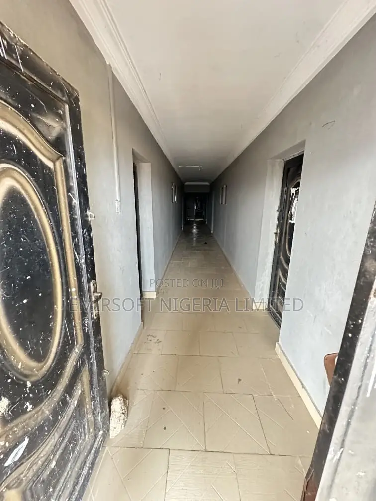 Furnished 18bdrm Apartment in Agodi for sale in Agodi