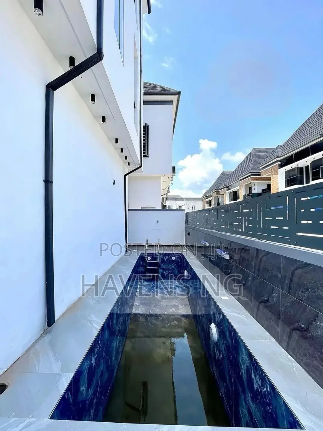 5bdrm Duplex in Ikota for sale in Ikota