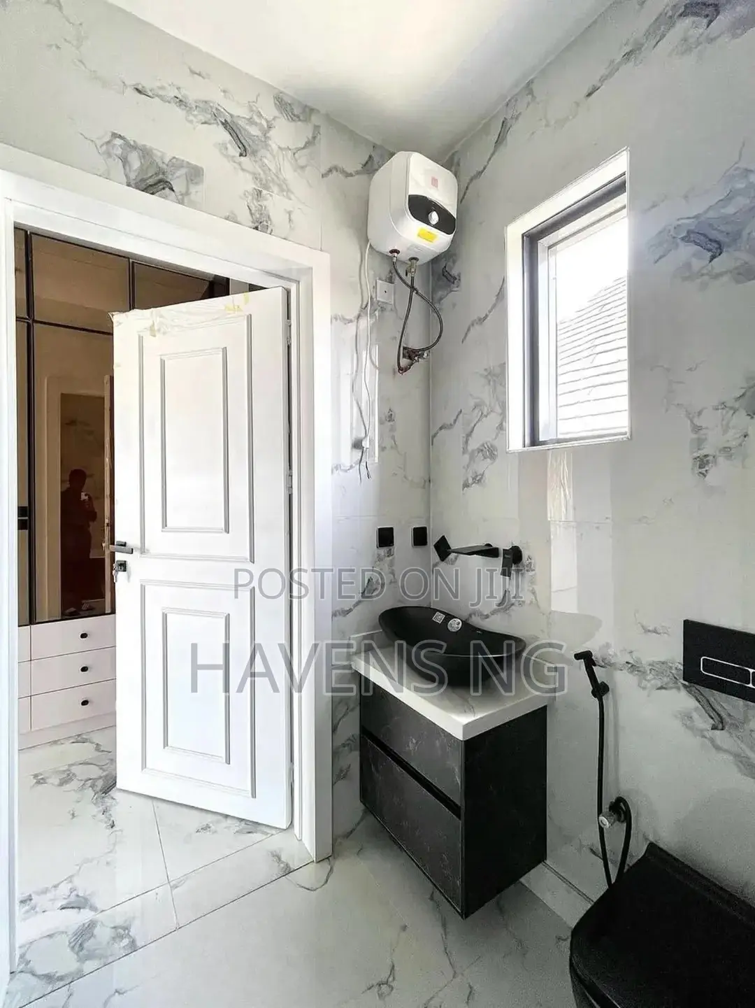 5bdrm Duplex in Ikota for sale in Ikota