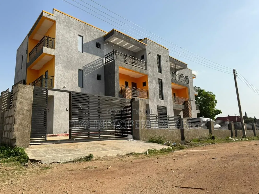 3bdrm Block of Flats in In An Estate, Sabon Lugbe for sale in Sabon Lugbe