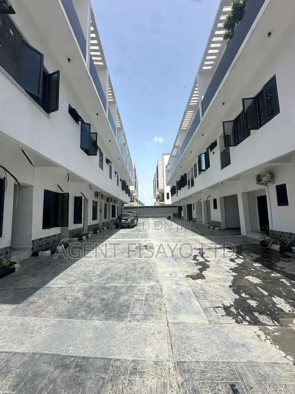 4bdrm Duplex in A Mini Estate, Lekki Phase 1 for sale in Lekki Phase 1