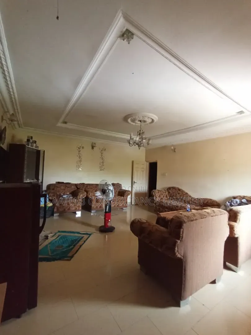 5bdrm Duplex in Gwarinpa Main, Bunkoro for sale in Bunkoro
