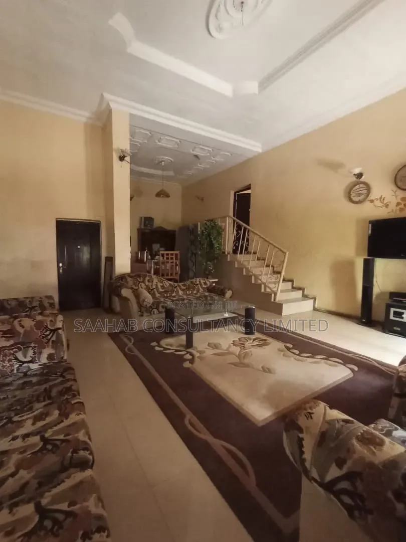 5bdrm Duplex in Gwarinpa Main, Bunkoro for sale in Bunkoro
