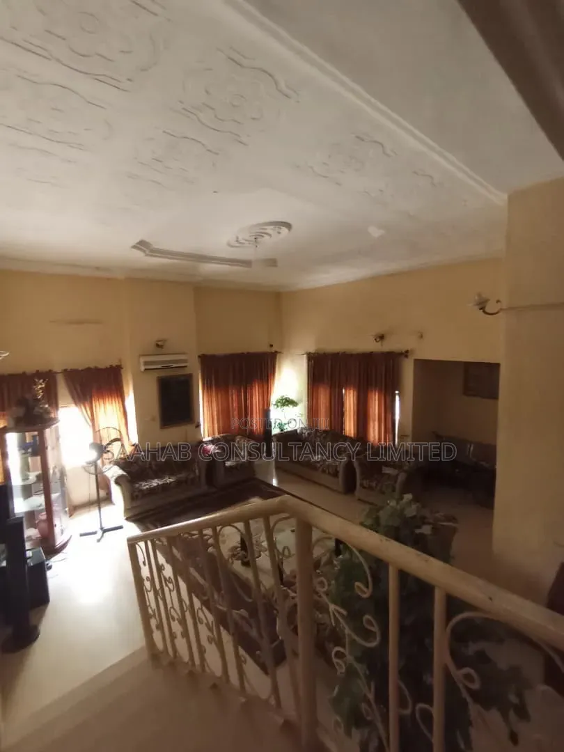 5bdrm Duplex in Gwarinpa Main, Bunkoro for sale in Bunkoro