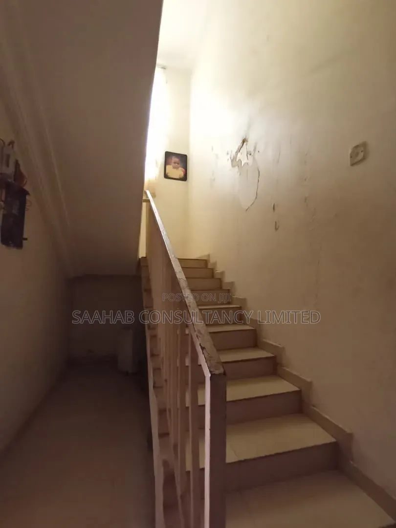 5bdrm Duplex in Gwarinpa Main, Bunkoro for sale in Bunkoro
