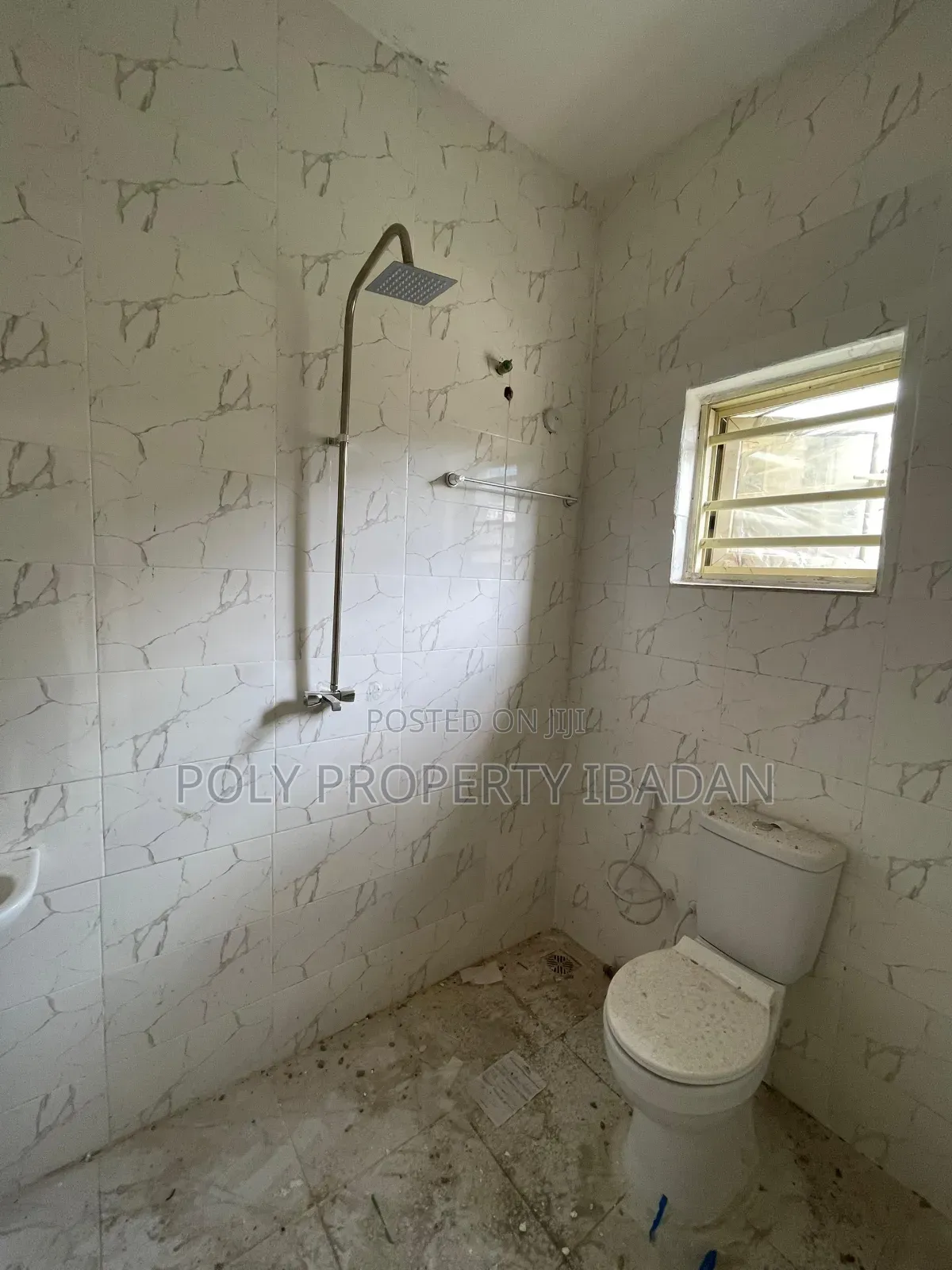 4bdrm Apartment in Kolapo Ishola Gra, Akobo for rent in Akobo