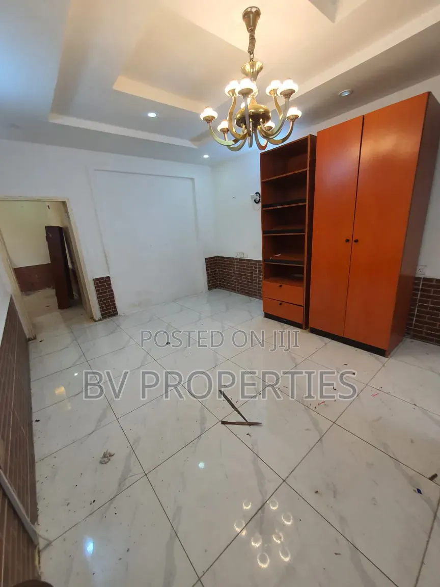 Mini Flat in Chevron for rent in Chevron