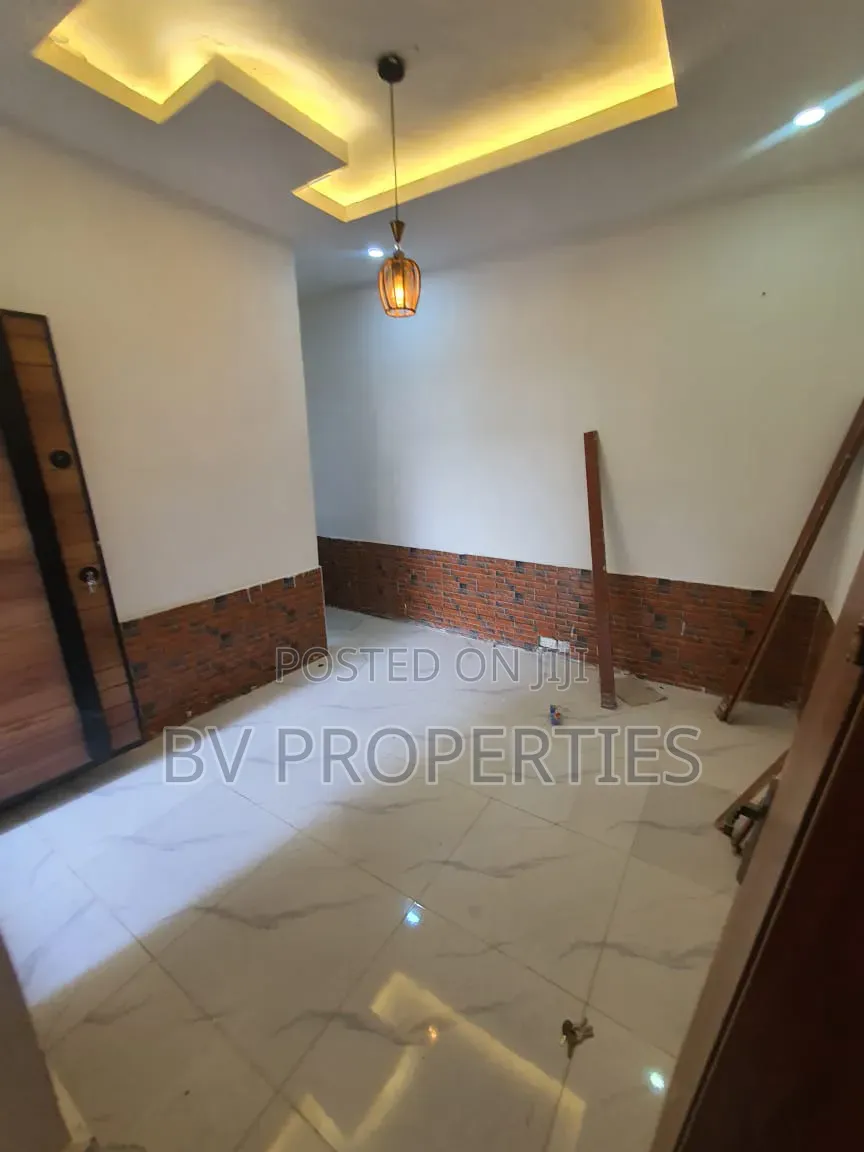 Mini Flat in Chevron for rent in Chevron