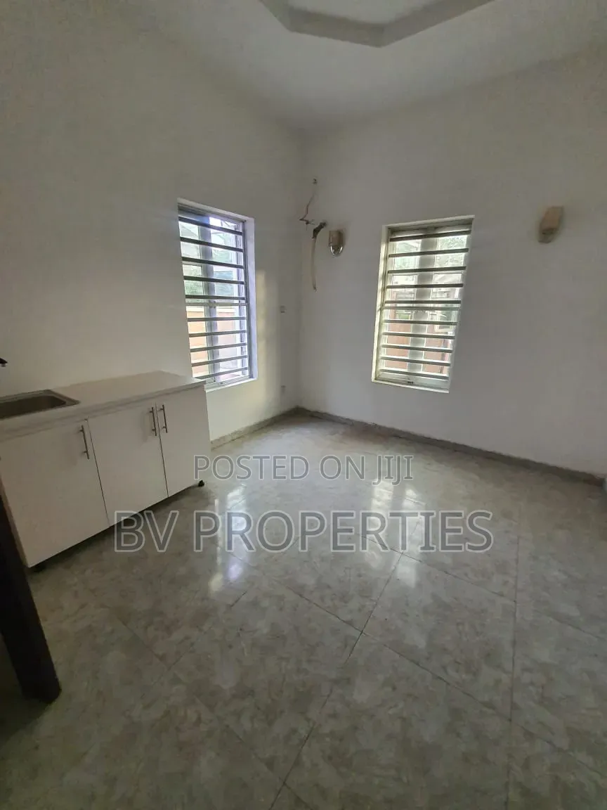 Mini Flat in Ikota for rent in Ikota