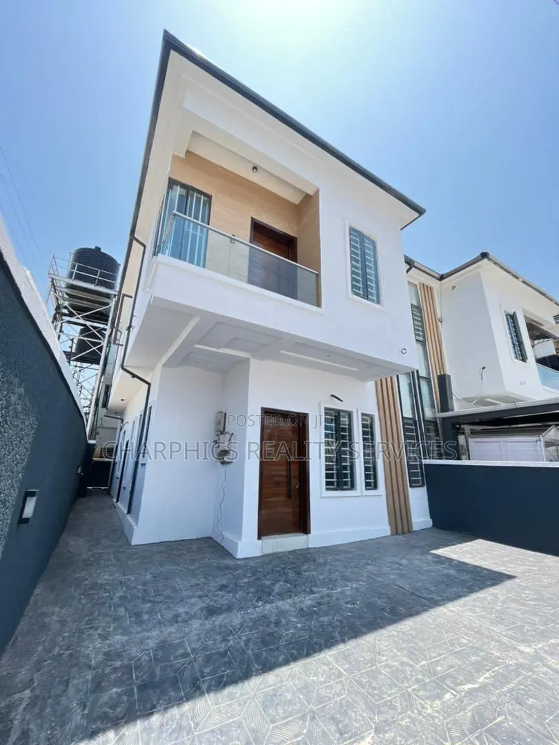 4bdrm Duplex in Ikota for rent in Ikota