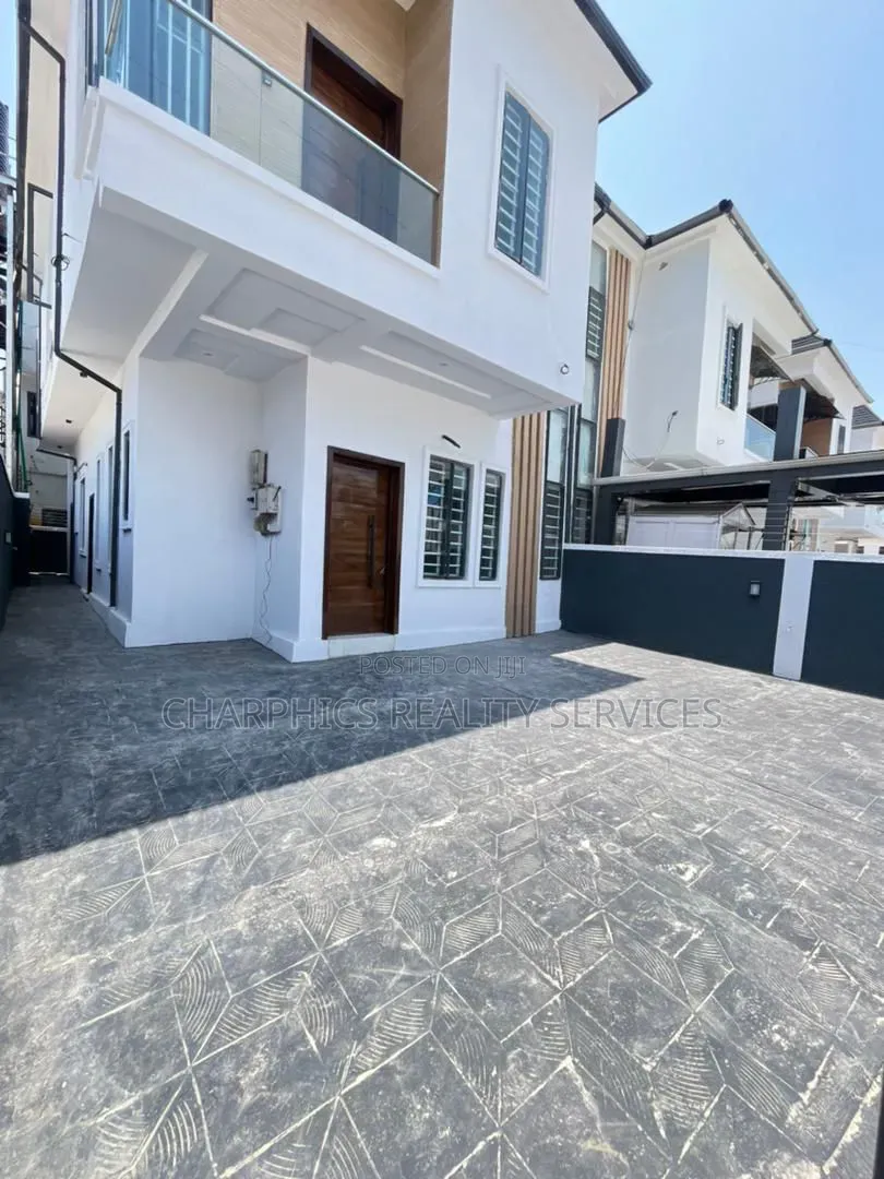 4bdrm Duplex in Ikota for rent in Ikota