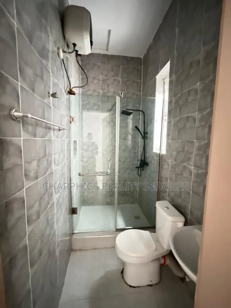 4bdrm Duplex in Ikota for rent in Ikota