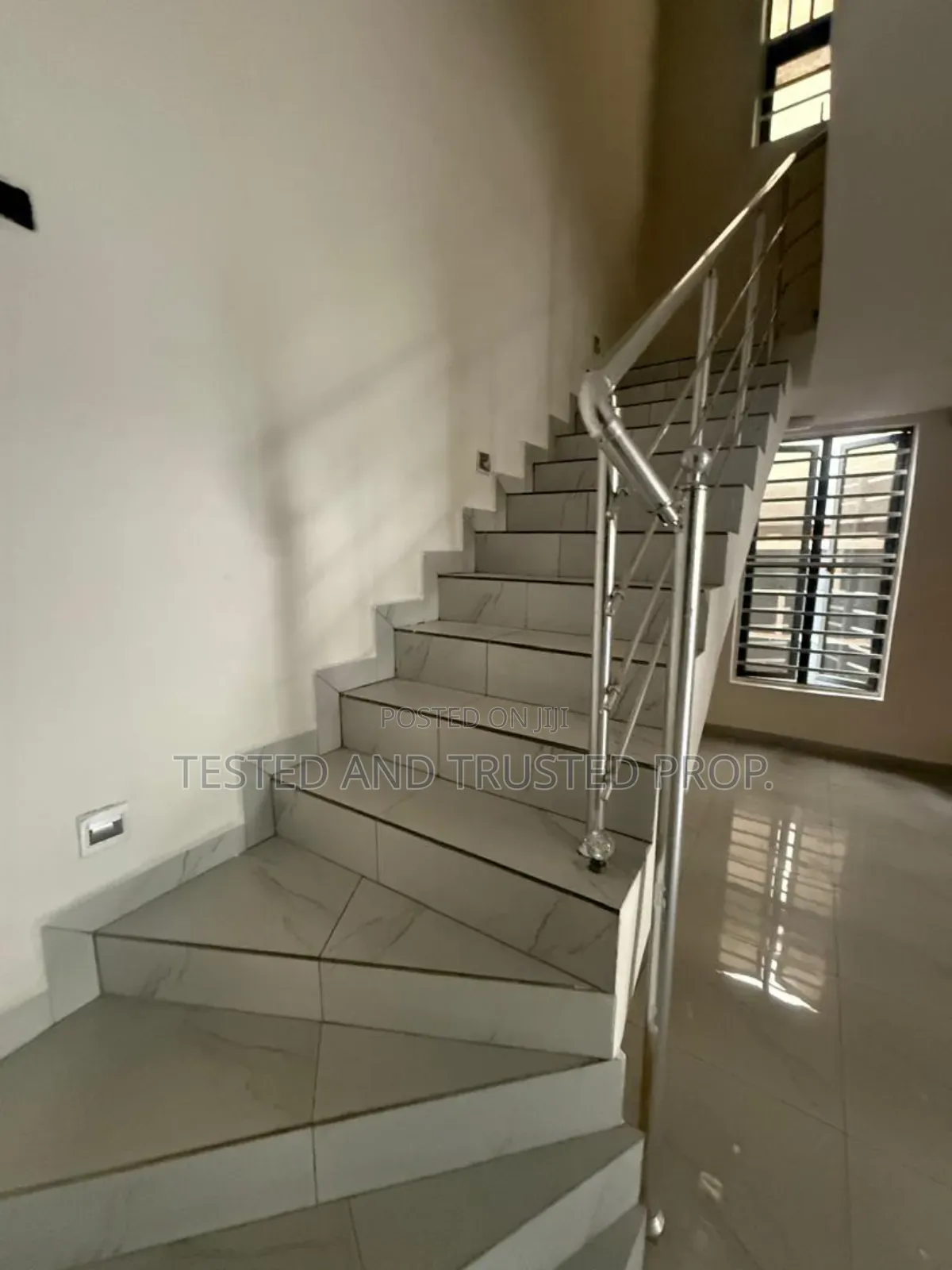 1bdrm Shared Apartment in Orchid Road, Chevron for rent in Chevron