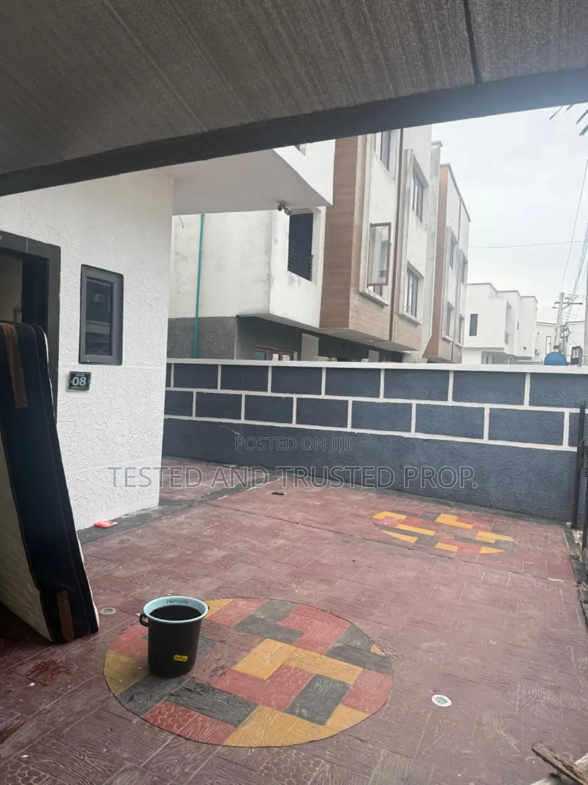 1bdrm Shared Apartment in Orchid Road, Chevron for rent in Chevron