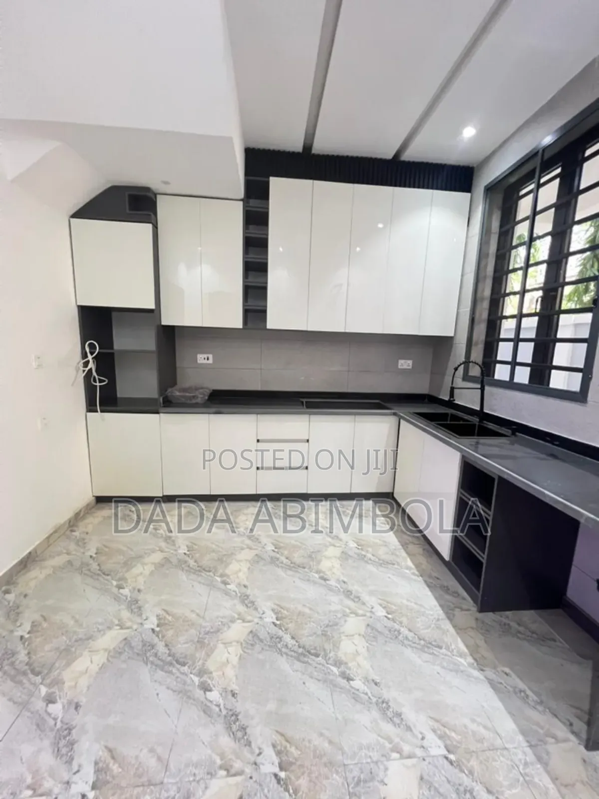 4bdrm Duplex in Chevron for sale in Chevron