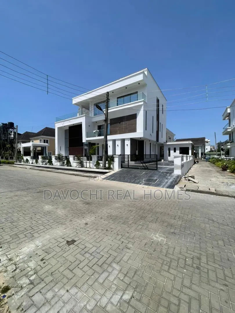 5bdrm Duplex in Ikate for sale in Ikate