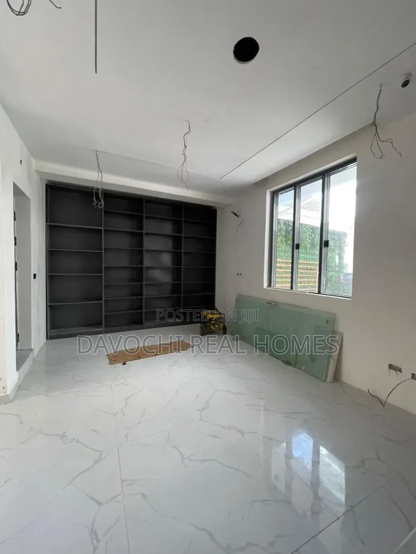 5bdrm Duplex in Ikate for sale in Ikate