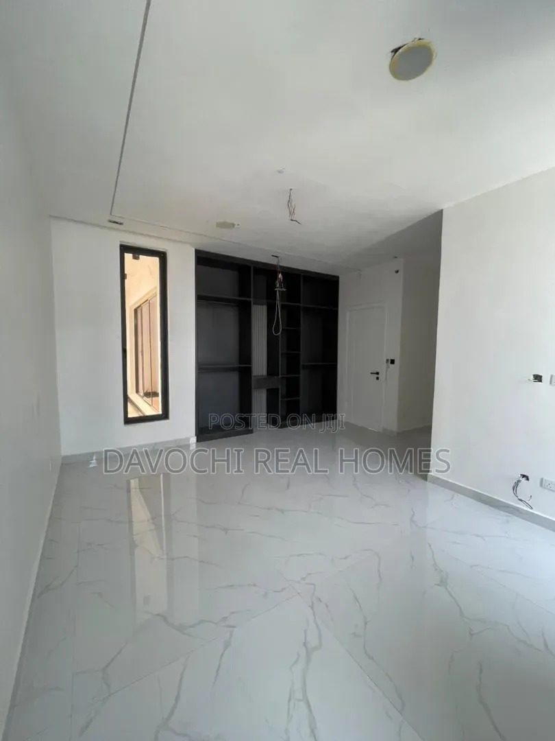 5bdrm Duplex in Ikate for sale in Ikate