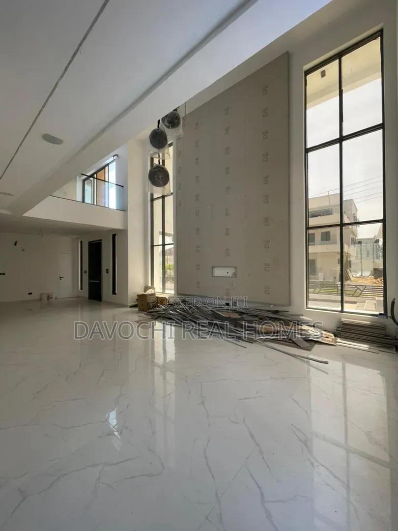 5bdrm Duplex in Ikate for sale in Ikate