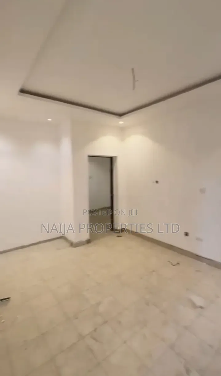 Mini Flat in Ikota Villa for rent in Ikota