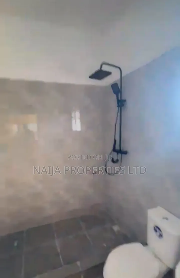 Mini Flat in Ikota Villa for rent in Ikota