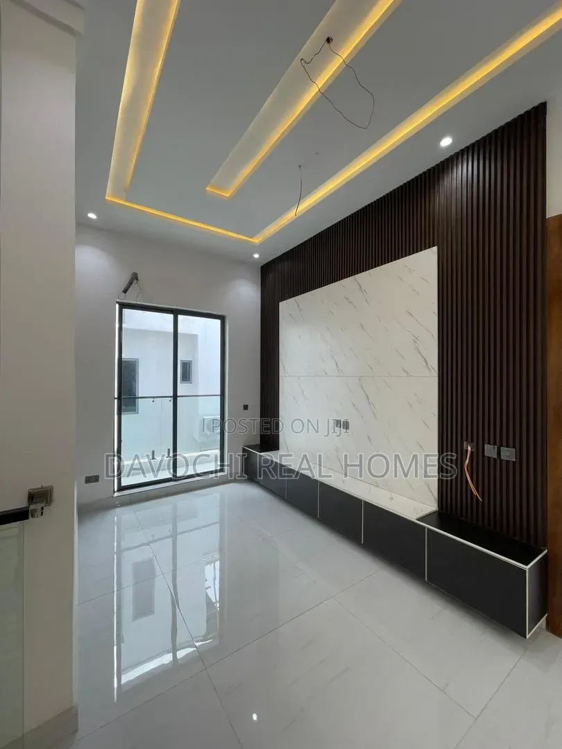6bdrm Duplex in Osapa london for sale in Osapa london