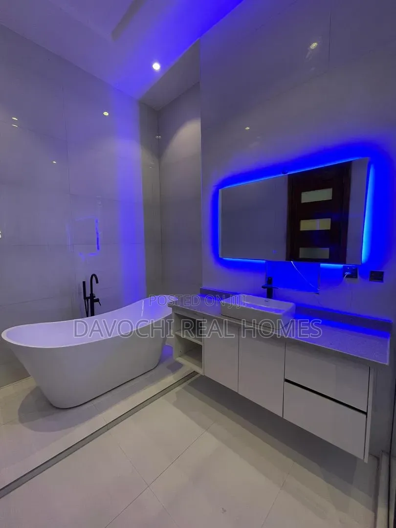 6bdrm Duplex in Osapa london for sale in Osapa london
