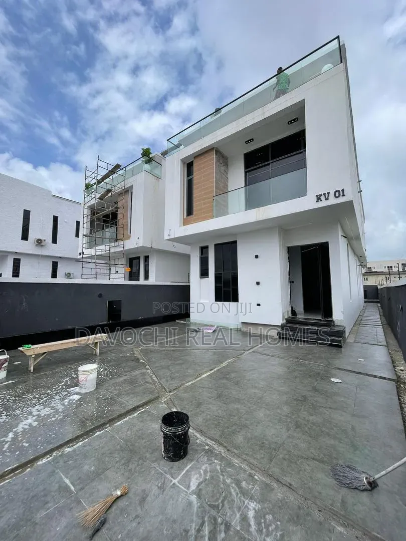 5bdrm Duplex in Ikota for sale in Ikota