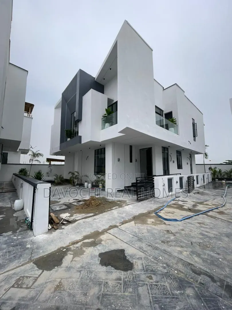 5bdrm Duplex in Lekki Phase 1 for sale in Lekki Phase 1