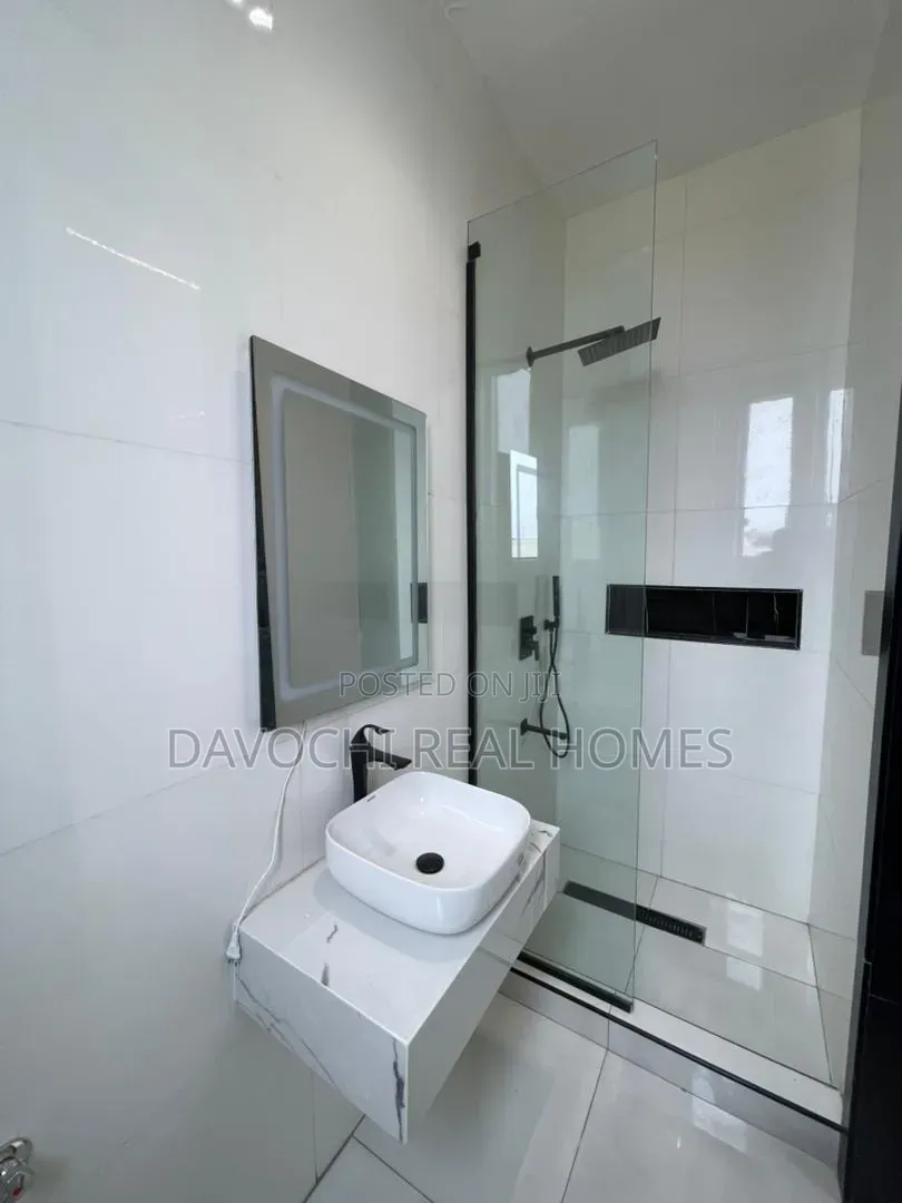 5bdrm Duplex in Lekki Phase 1 for sale in Lekki Phase 1