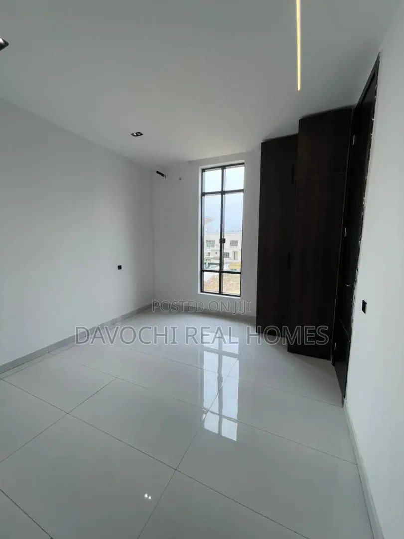 5bdrm Duplex in Lekki Phase 1 for sale in Lekki Phase 1