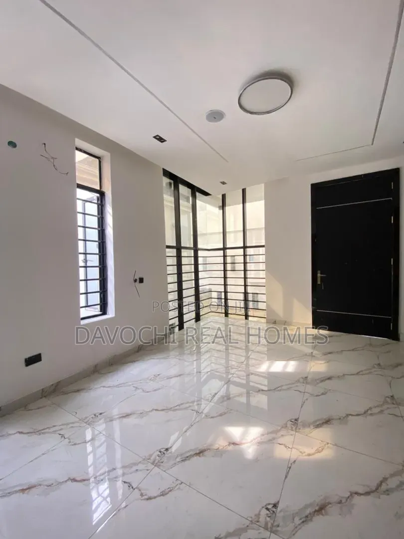 5bdrm Duplex in Chevron for sale in Chevron