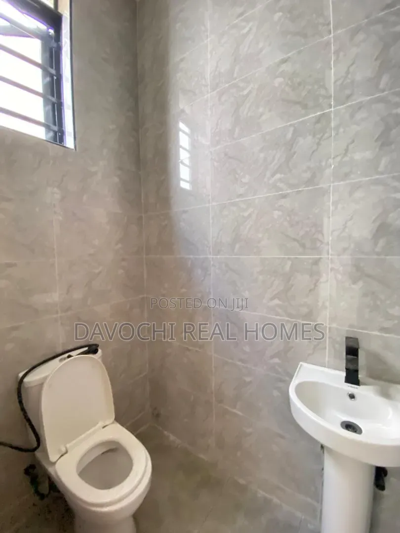 5bdrm Duplex in Chevron for sale in Chevron