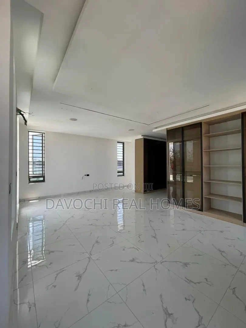 5bdrm Duplex in Sangotedo for sale in Sangotedo